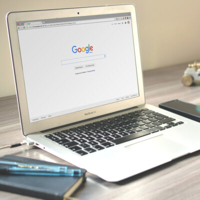 Google-Suche-auf-Macbook PC mit offener Google-Suche