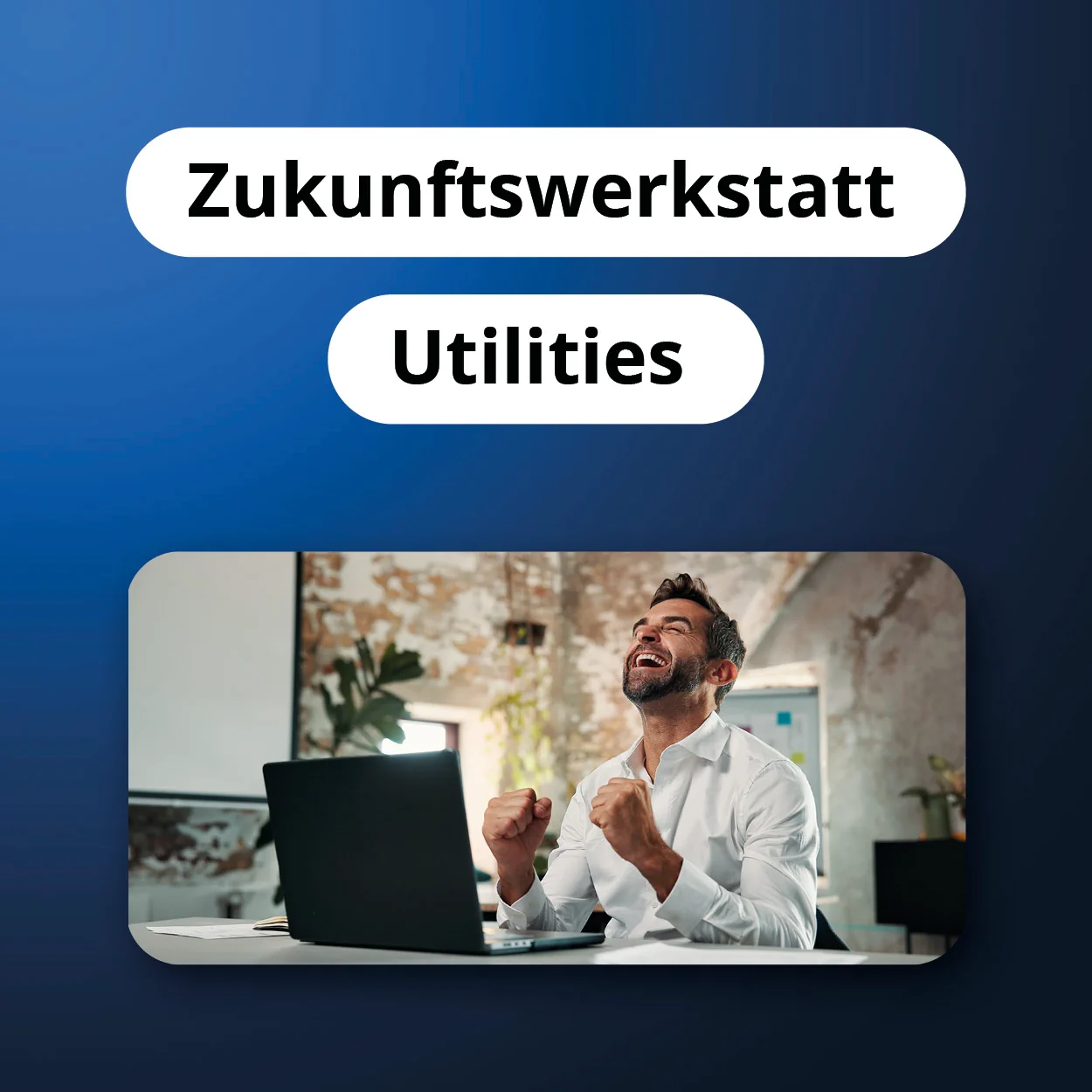 Lächelnder Mann am Schreibtisch mit Laptop; Text: Zukunftswerkstatt Utilities Dienstleistungen hsag.